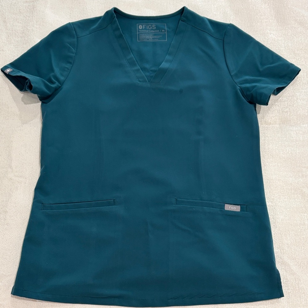Figs Women's Short Sleeve V-Neck Top in Deep Teal